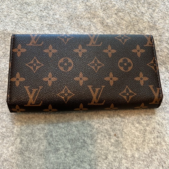 EUC LV Inspired Wallet - Picture 2 of 16